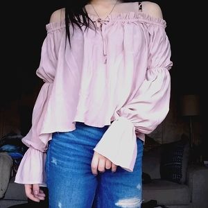 Blouse w/ puffed sleeves